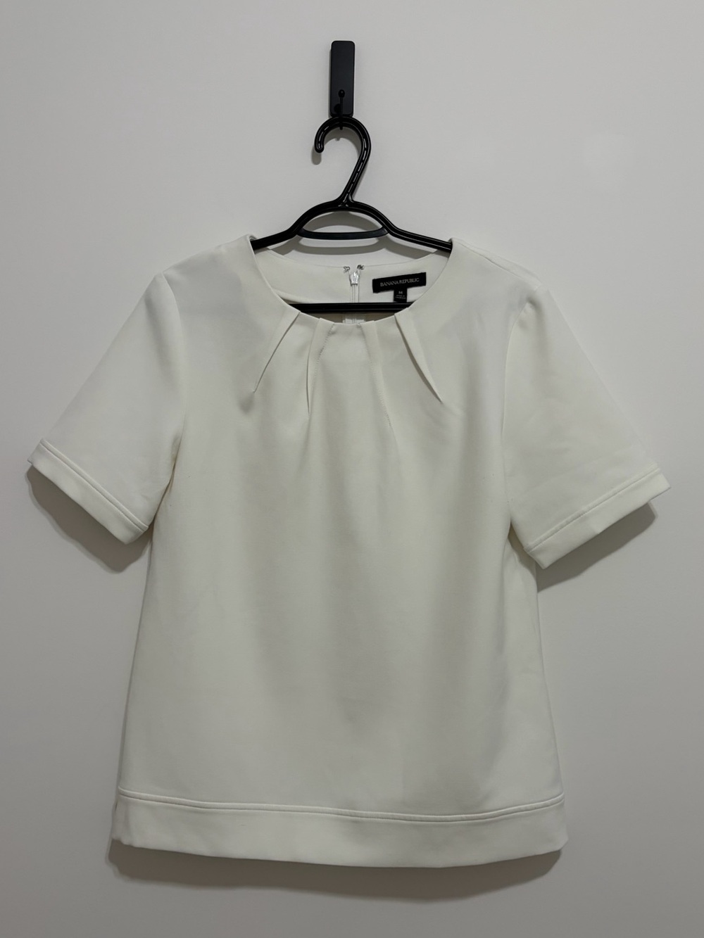 Banana Republic White Pleated Neck Short Sleeve Top